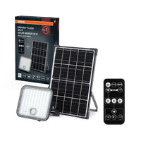 Lámpara LED solar para exterior de OSRAM Endura Outdoor negra con foco y panel solar, cable de 5 m, con mando a distancia y sensor de movimiento PIR, 30 W, 4500 lm, 840, temperatura de color de 4000 K, EEK A